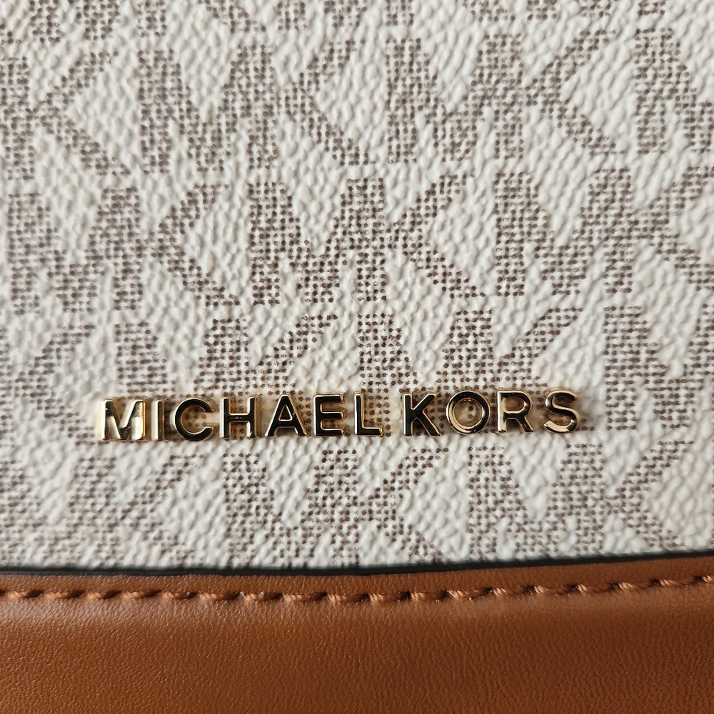 Michael Kors Vanilla Full Flap Crossbody bag - Picture 4 of 16